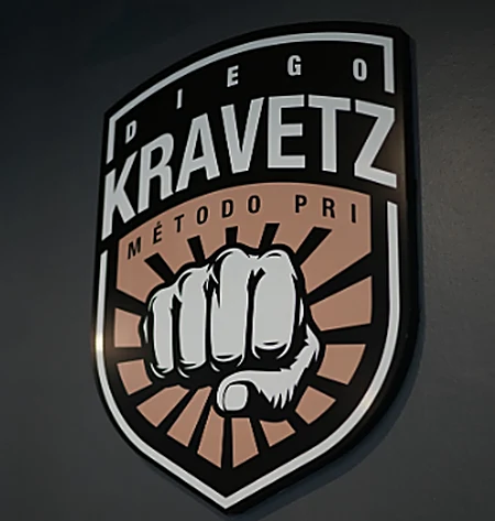 Escudo institucional de la Academia de Defensa Personal Diego Kravetz Método PRI en Lanús
