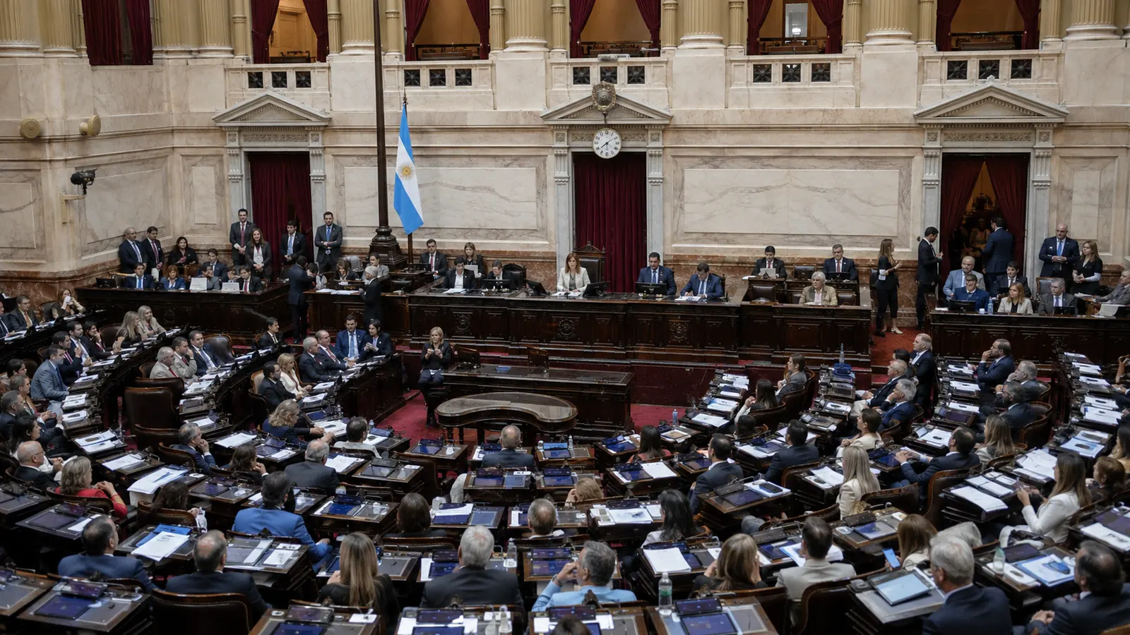 Recinto legislativo durante una sesión parlamentaria