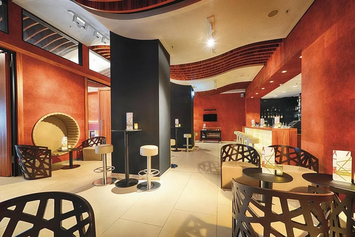 Lobby bar at Hotel Riu Plaza Berlin