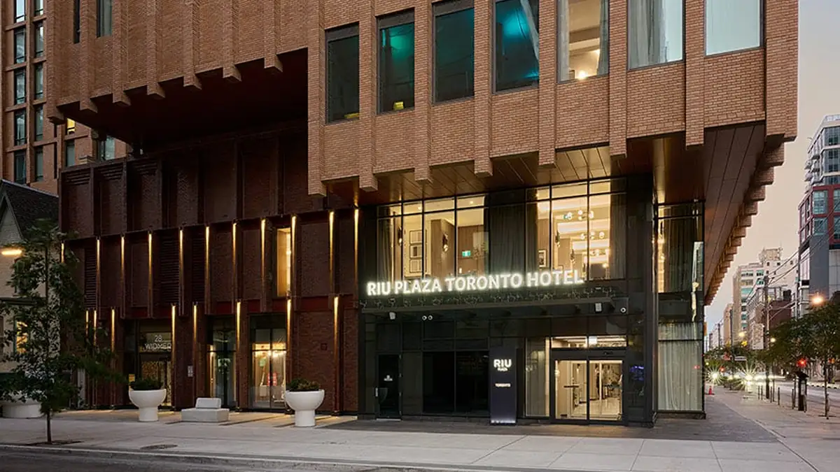 Exterior of the building housing Hotel Riu Plaza Toronto