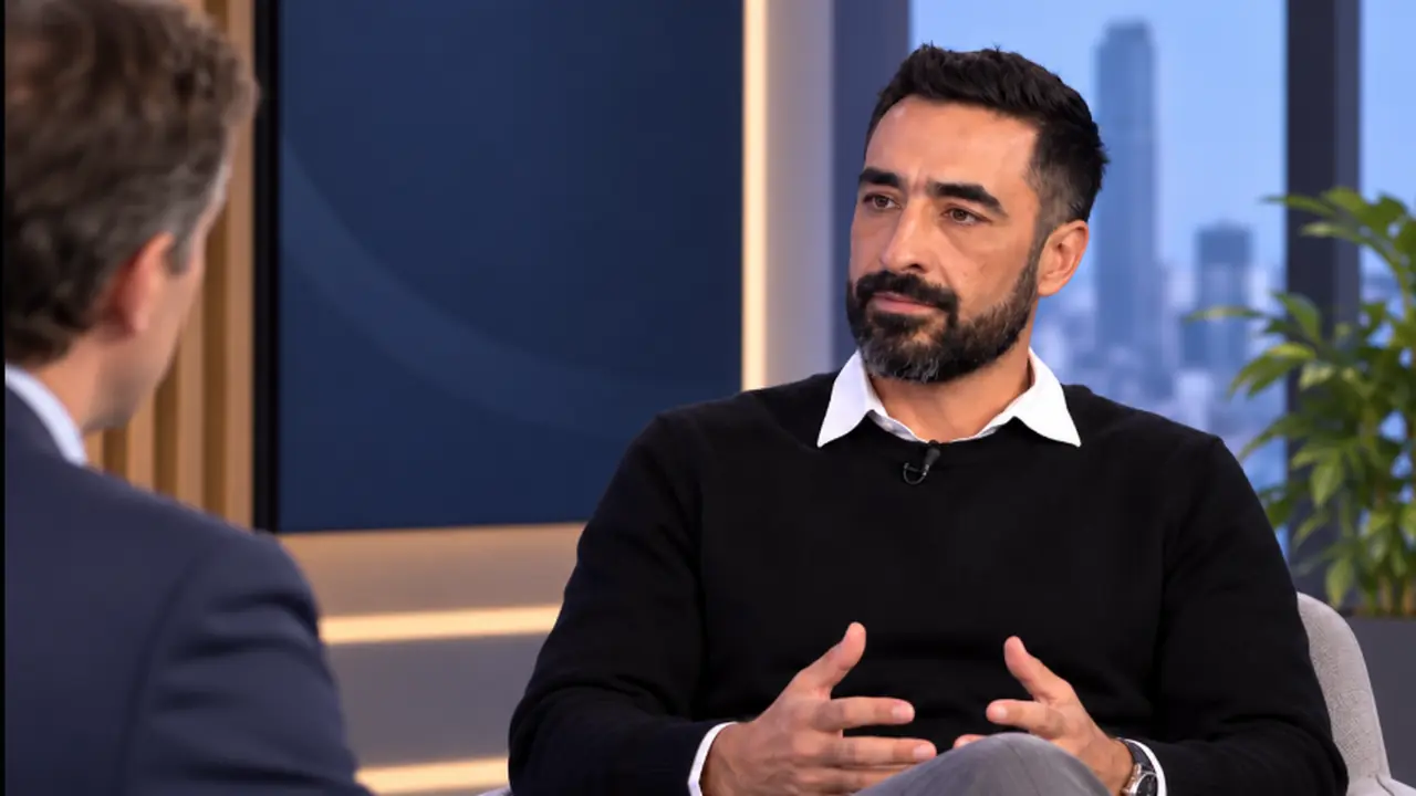 Luciano Diez durante la entrevista sobre el mercado inmobiliario de La Plata